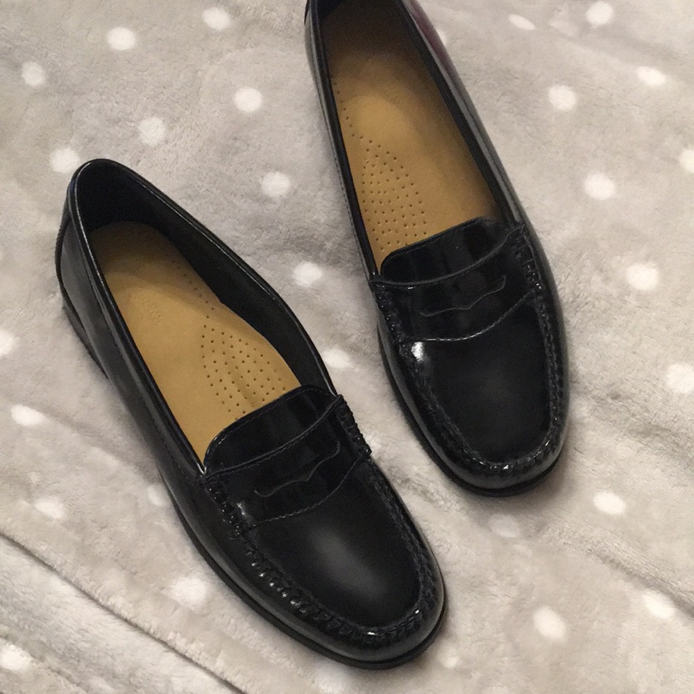 G.H. Bass & Co Weejuns women’s penny loafers in black, never worn, size 8.5